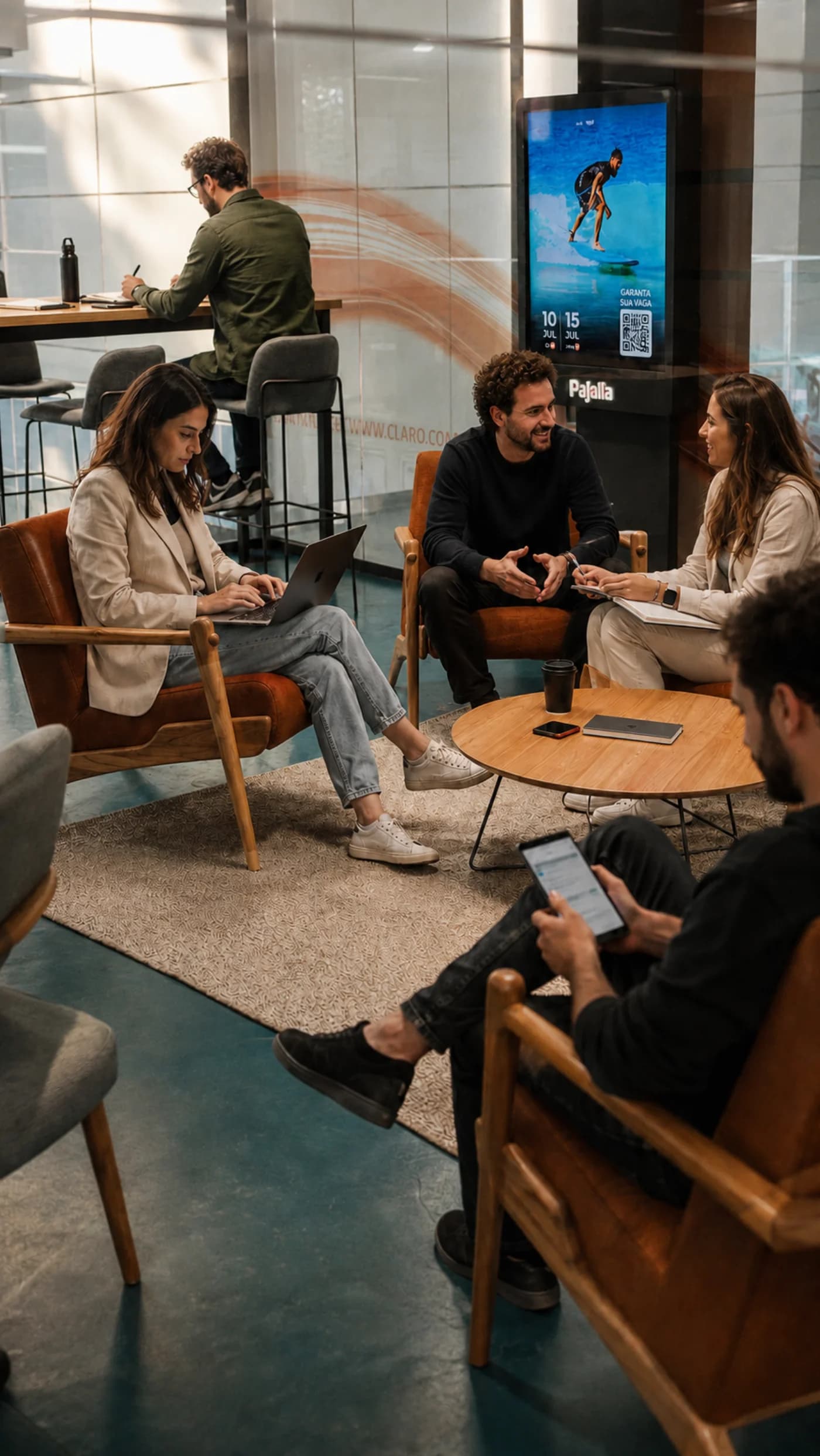 Espaço coworking e lounge do clube Surf Center