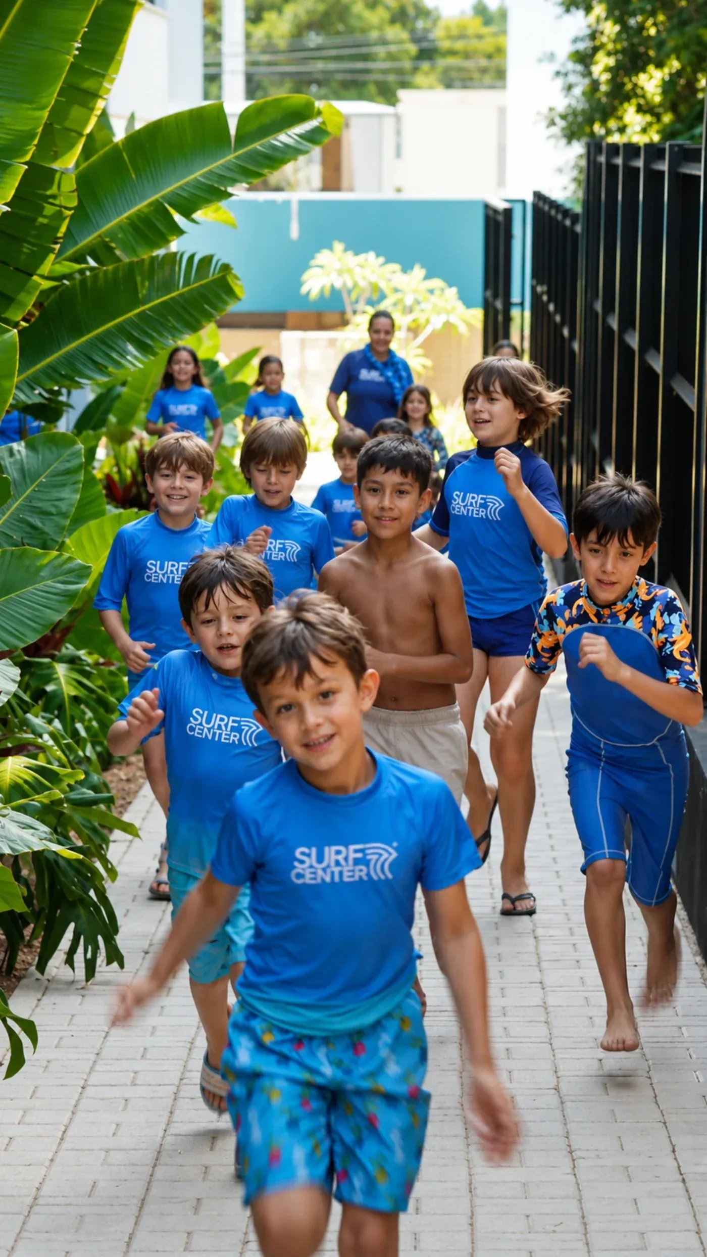 Programa Kids: crianças aprendendo surf na Surf Center