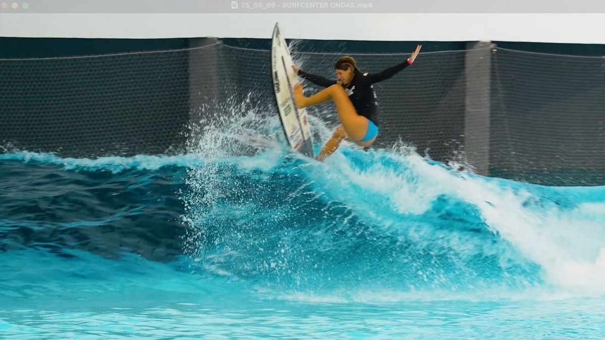 Piscina de ondas indoor do Surf Center Curitiba — surf para todos os níveis