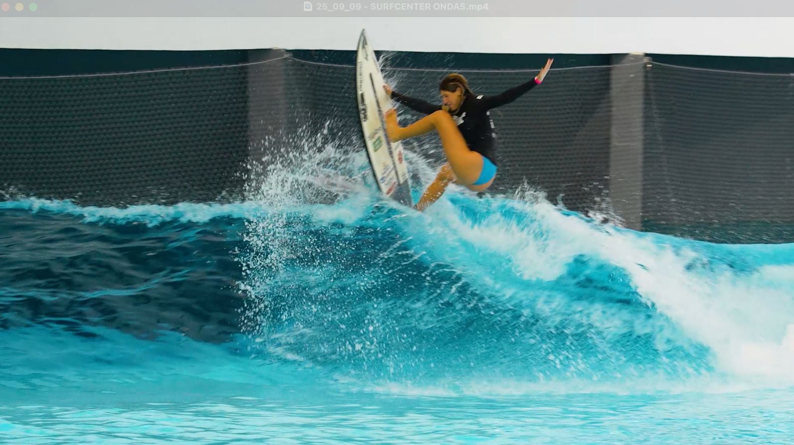 Piscina de ondas indoor aquecida Surf Center São Paulo - ondas de até 1,8m